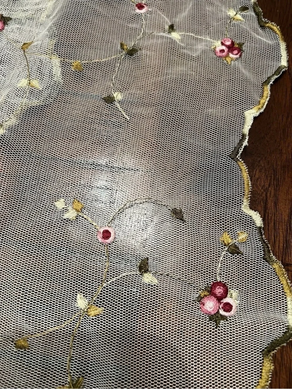 3 Vintage Embroidered Rosebuds Scalloped Curtain Panels 54 × 62